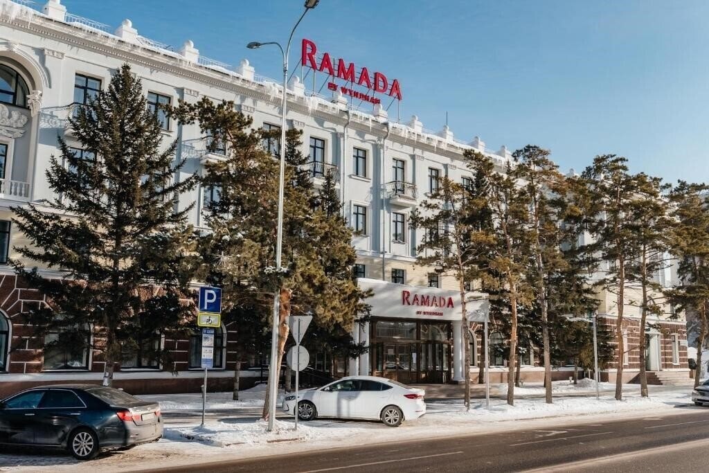 Готель Ramada By Wyndham Astana 4*