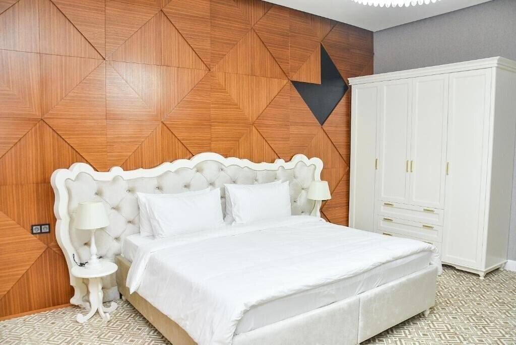 Готель Ramada By Wyndham Turkistan 4*