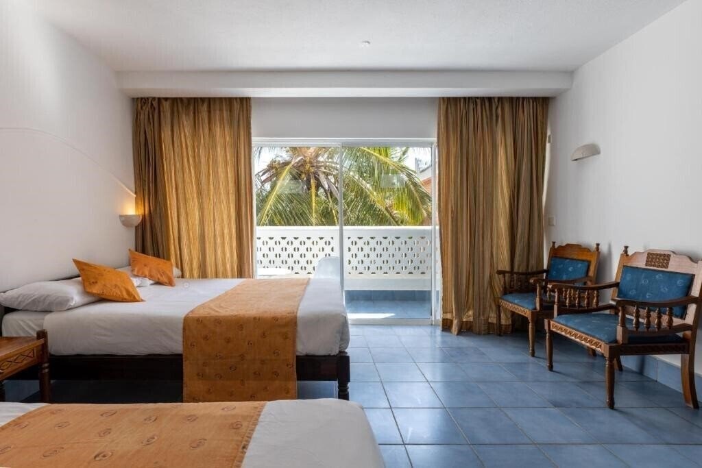 Фото Sun N'Sand Beach Resort 4*