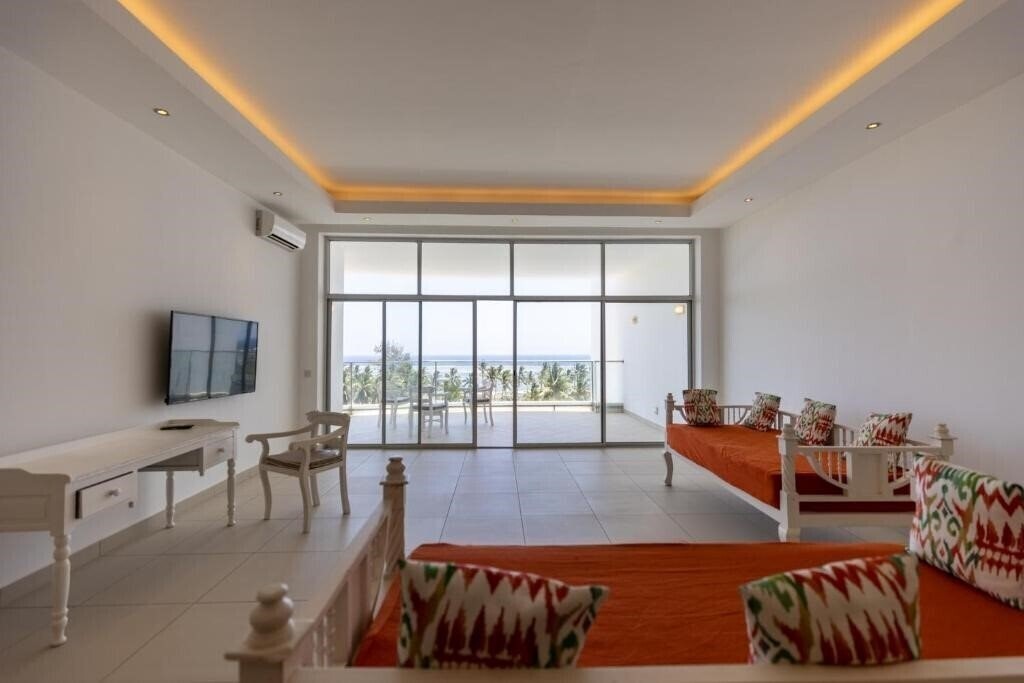 Картинка Sun N'Sand Beach Resort 4*