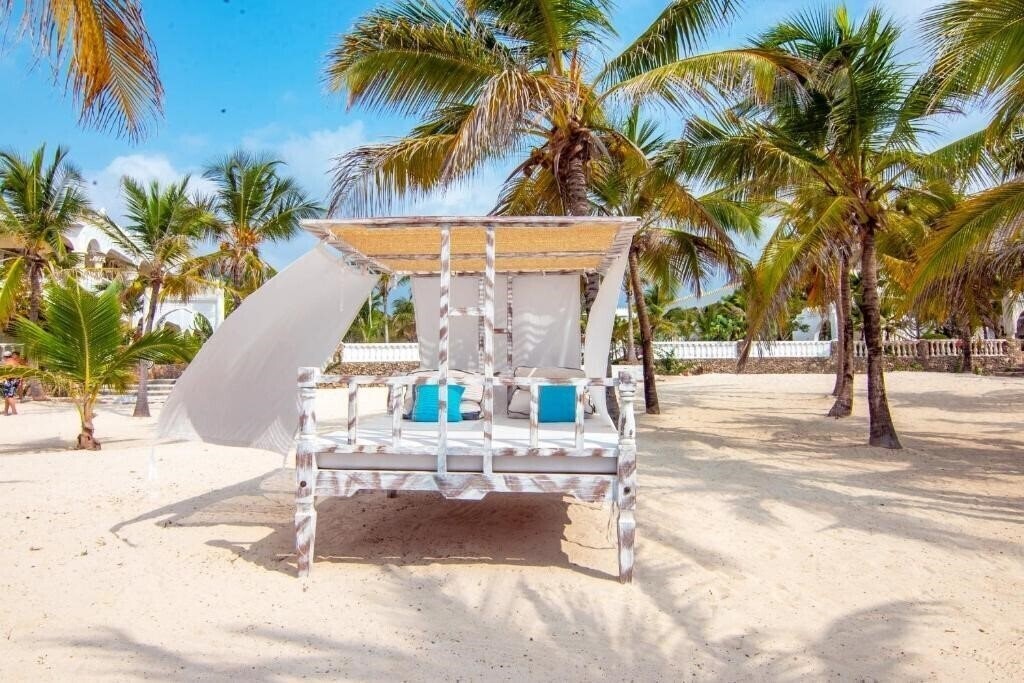 Готель Jumbo Resort Watamu 4*