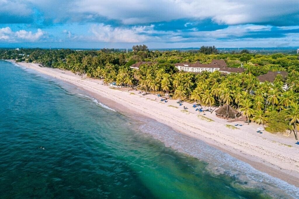 Отель Diani Reef Beach Resort & SPA 5*