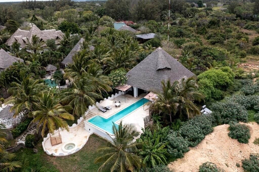 Отель Msambweni Beach House & Privates Villas 5*