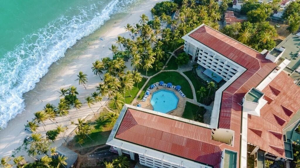 Отель Continental Beach Resort 4*