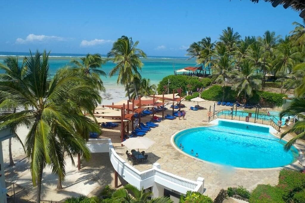 Готель Voyager Beach Resort 4*