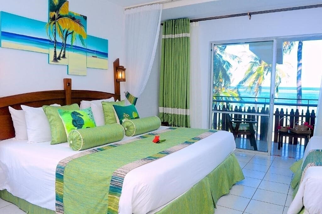 Фото Voyager Beach Resort 4*