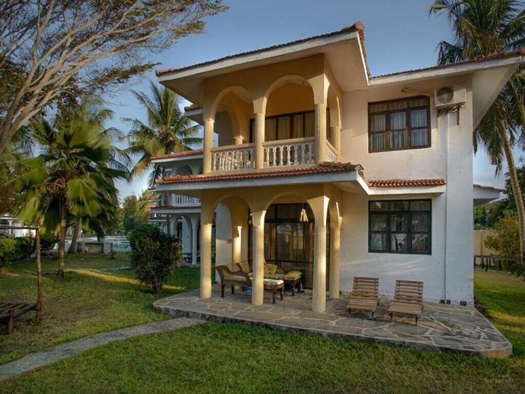 Фотография Bahari Dhow Beach Villas Villa вилла