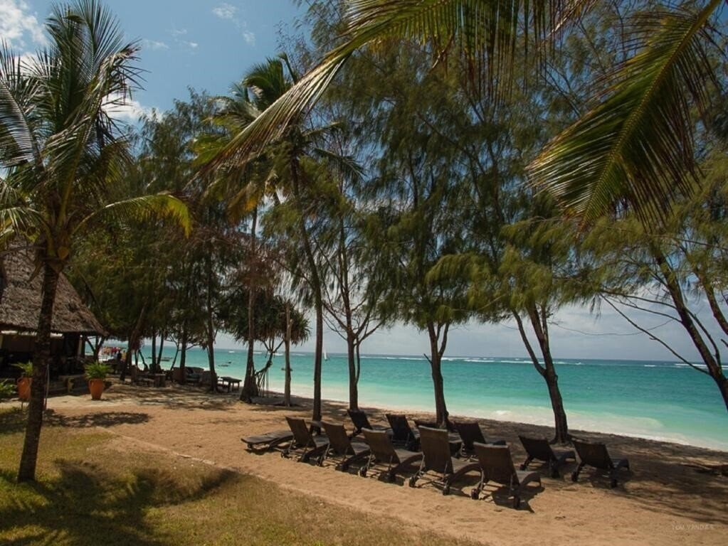 Картинка Bahari Dhow Beach Villas Villa вилла
