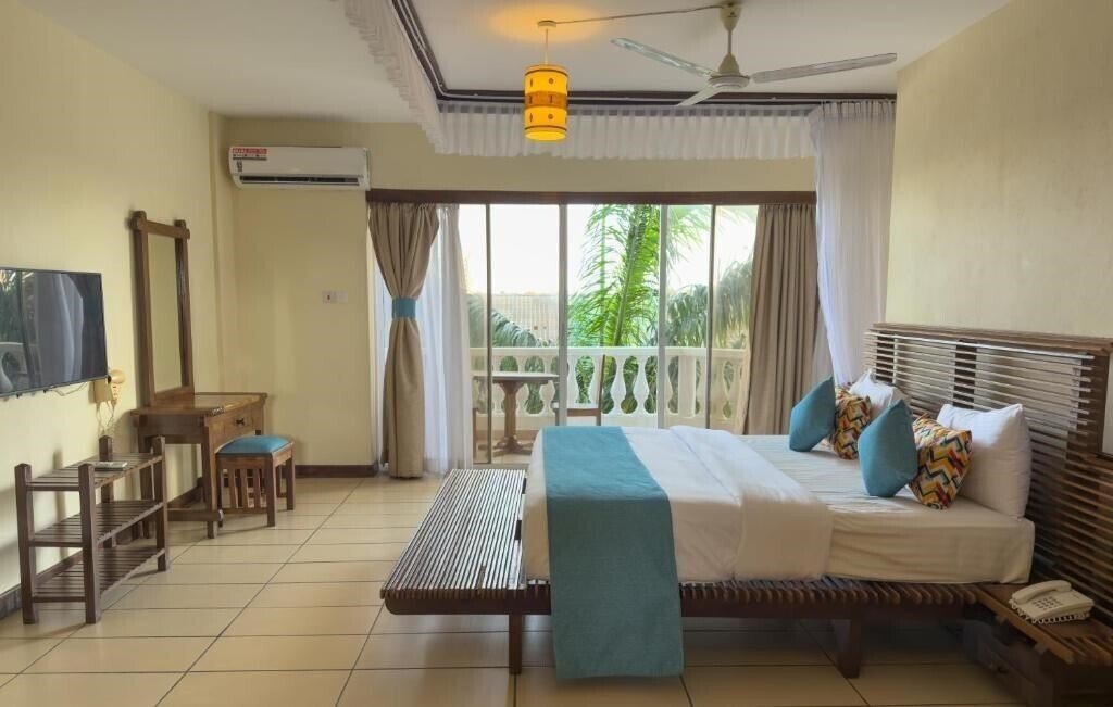 Изображение City Blue Creekside Hotel & Suites 4*