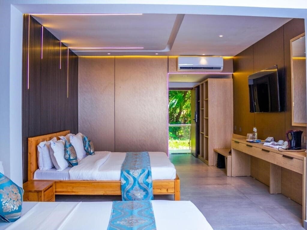Фото The Reef Hotel 3*