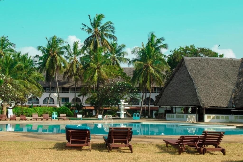 Отель The Reef Hotel 3*