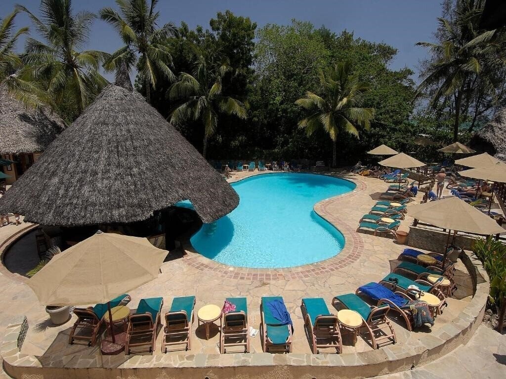 Отель Pinewood Beach Resort & SPA 5*