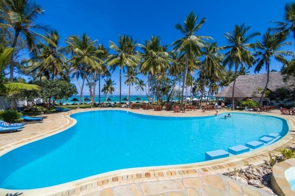 Готель Diani Sea Lodge 3*
