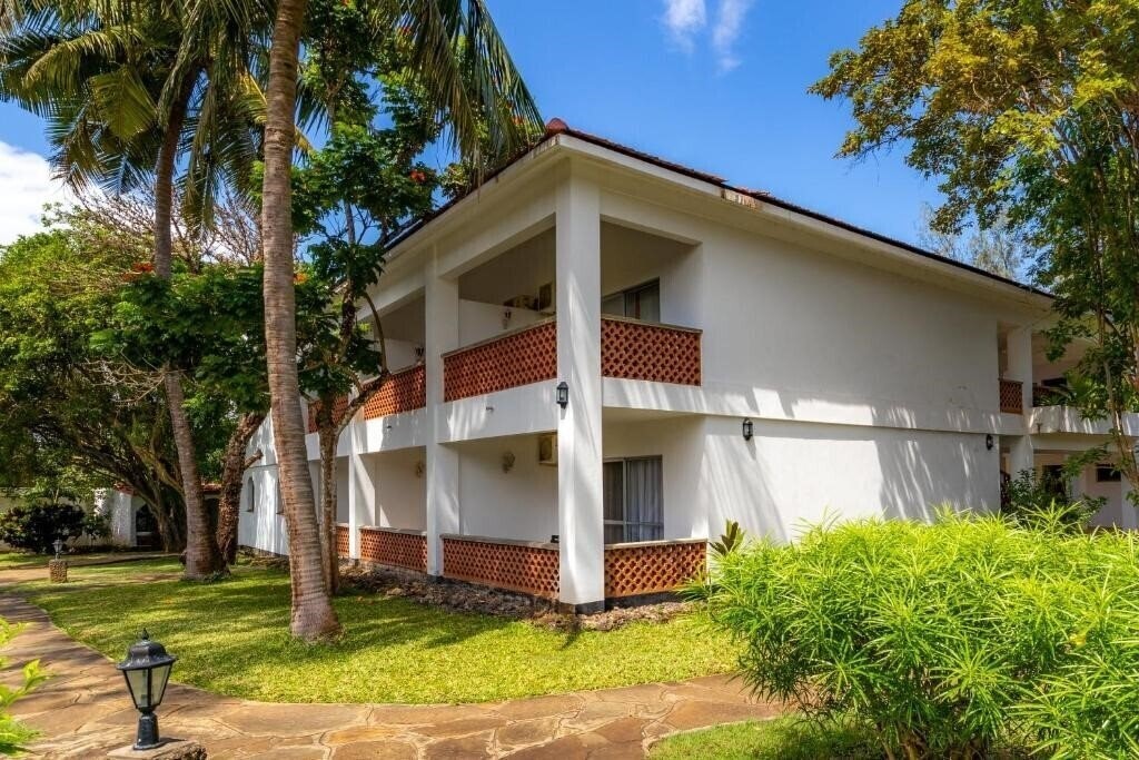 Картинка Diani Sea Lodge 3*