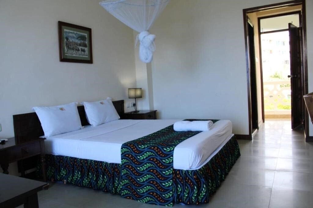 Отель Sunrise Resort 3*