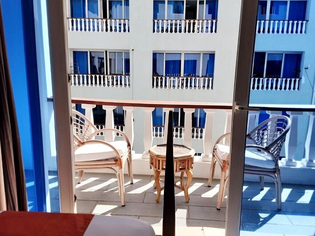 Картинка Cowrie Shell Beach Apartments Mombasa 5*