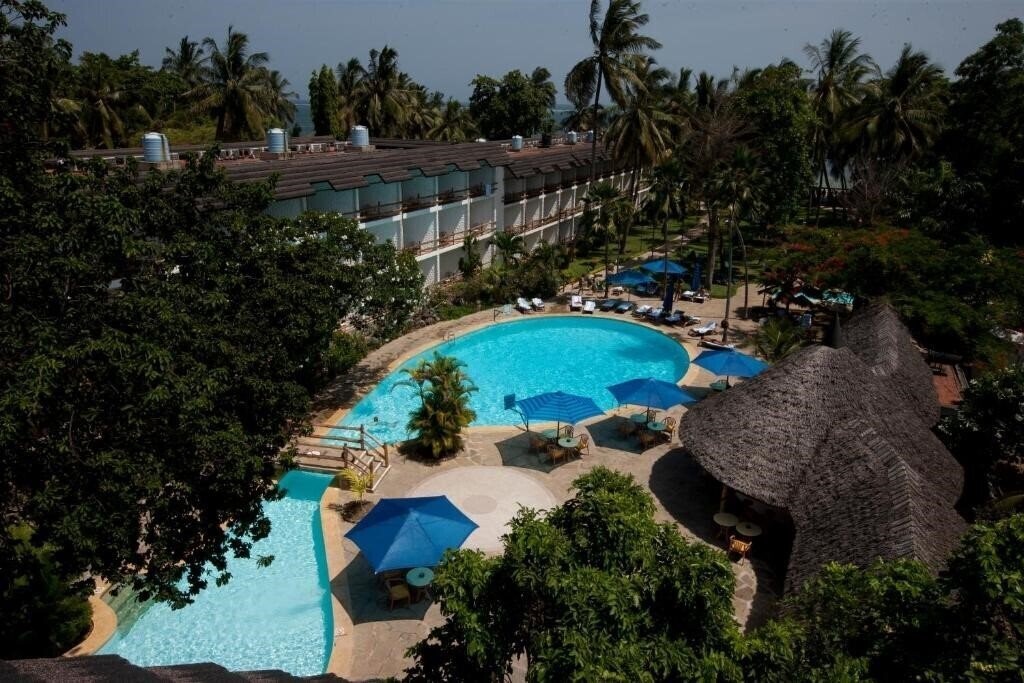 Картинка Travellers Beach Hotel & Club 4*