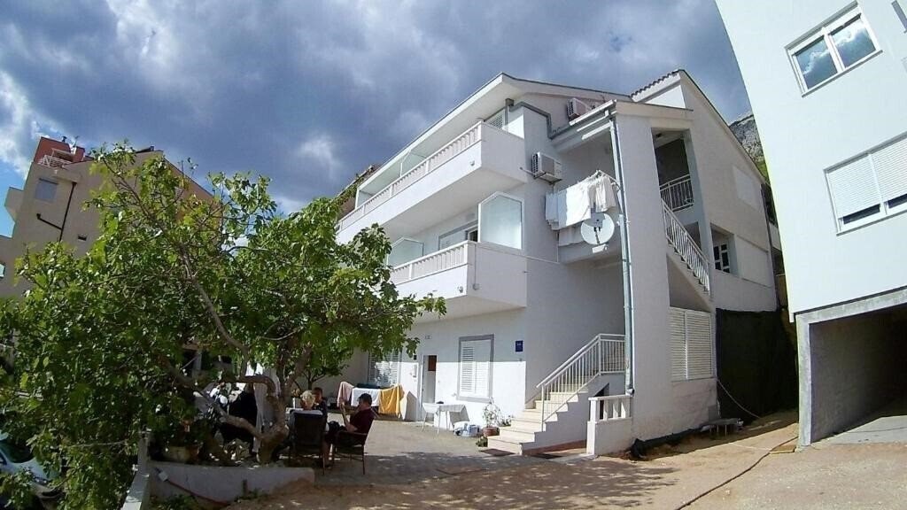 Отель Apartments Manda 3*