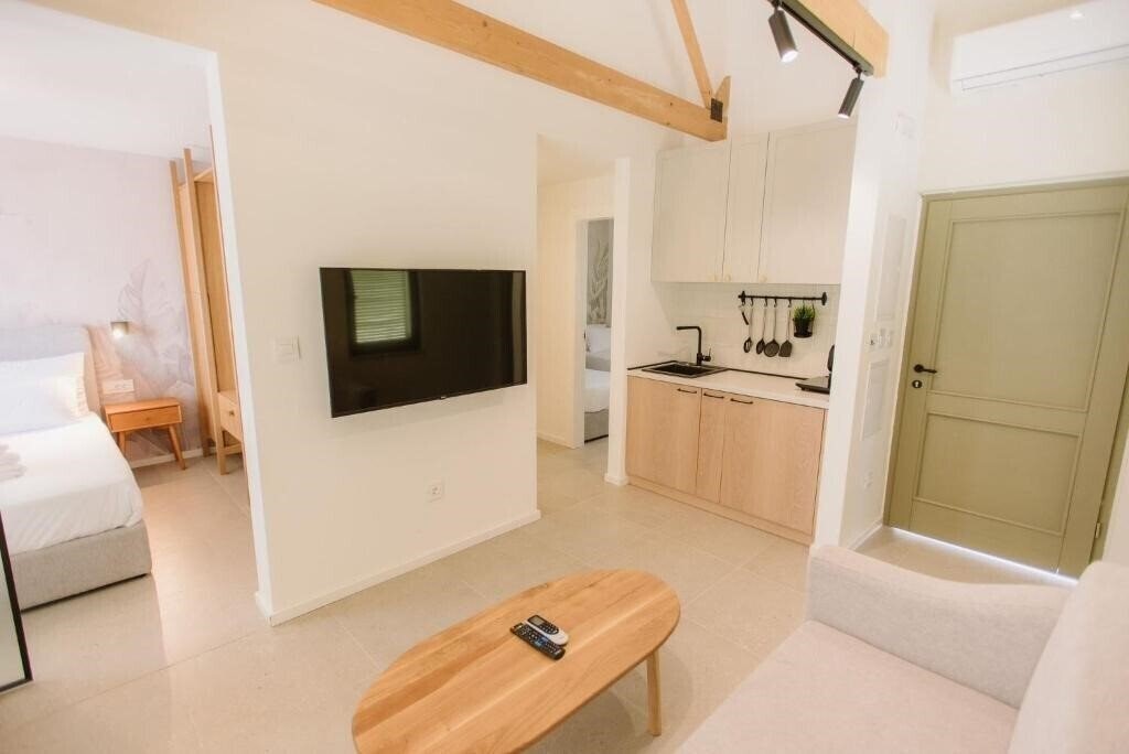 Картинка URANIJA (ex. Urania) 2*