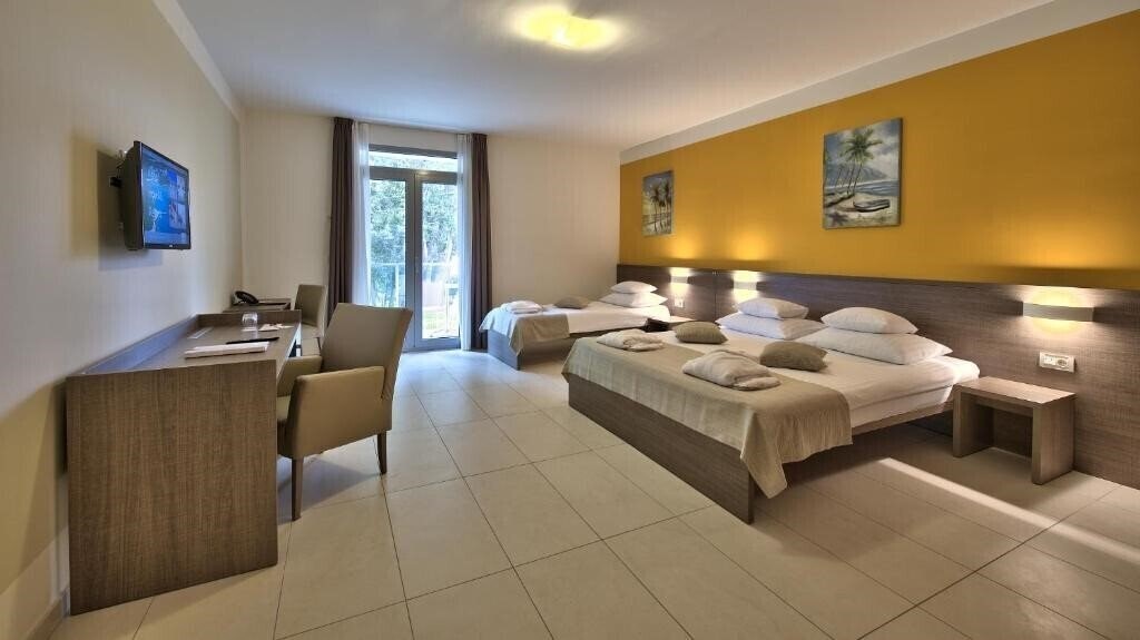 Фотография Crvena Luka Resort 4*