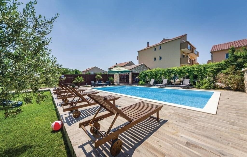 Готель Apartments Mikulic 3*