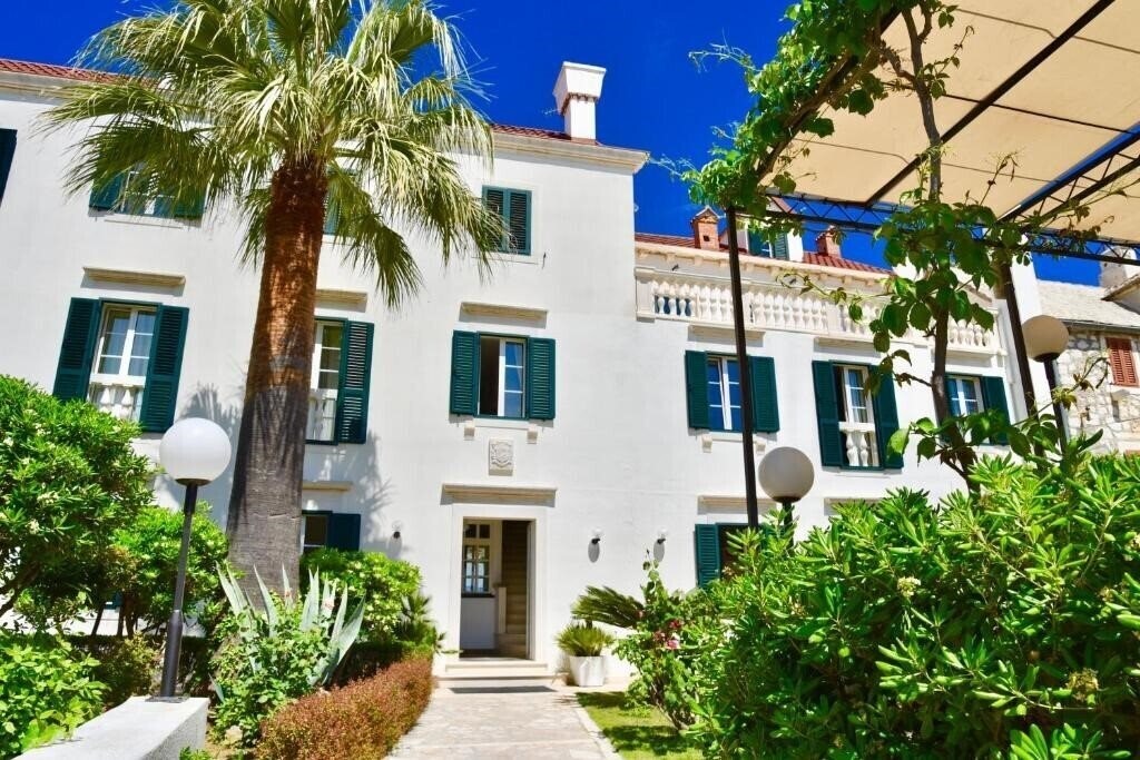 Готель Villa Giardino Heritage Boutique Hotel Bol 4*