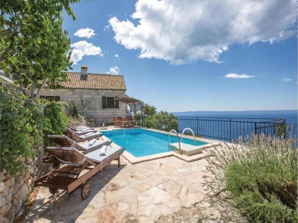 Отель Holiday House Brela 3*