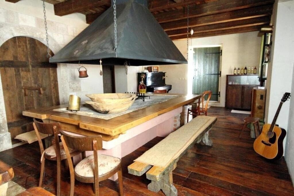 Картинка Holiday House Brela 3*
