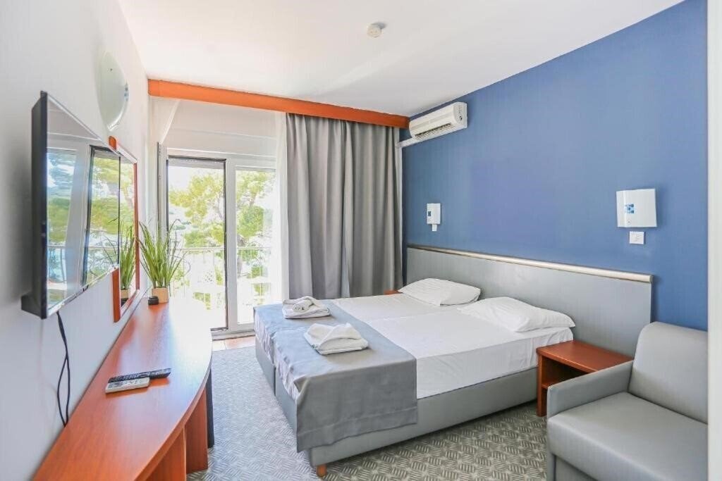 Фото Hotel Lumbarda 3*