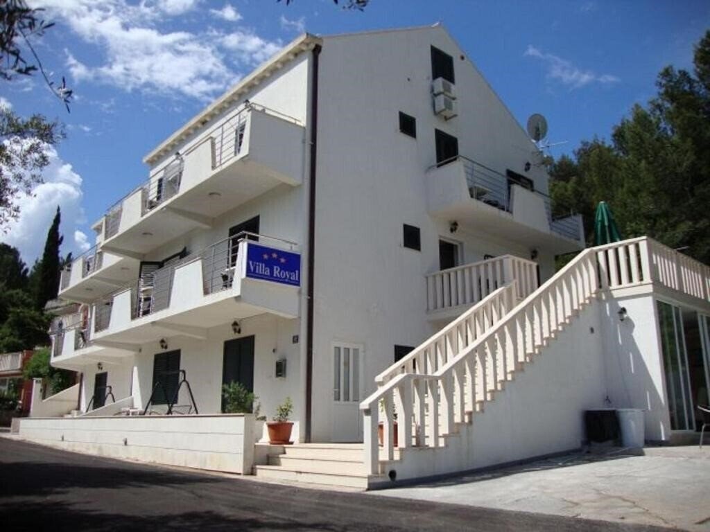 Отель Villa Royal 3*