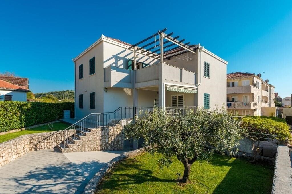Отель Miljas Apartments 3*