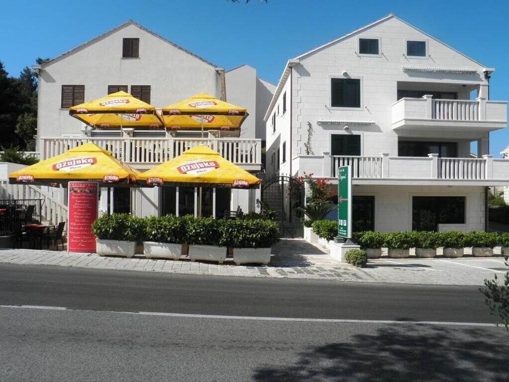 Готель Logos Apartments 3*