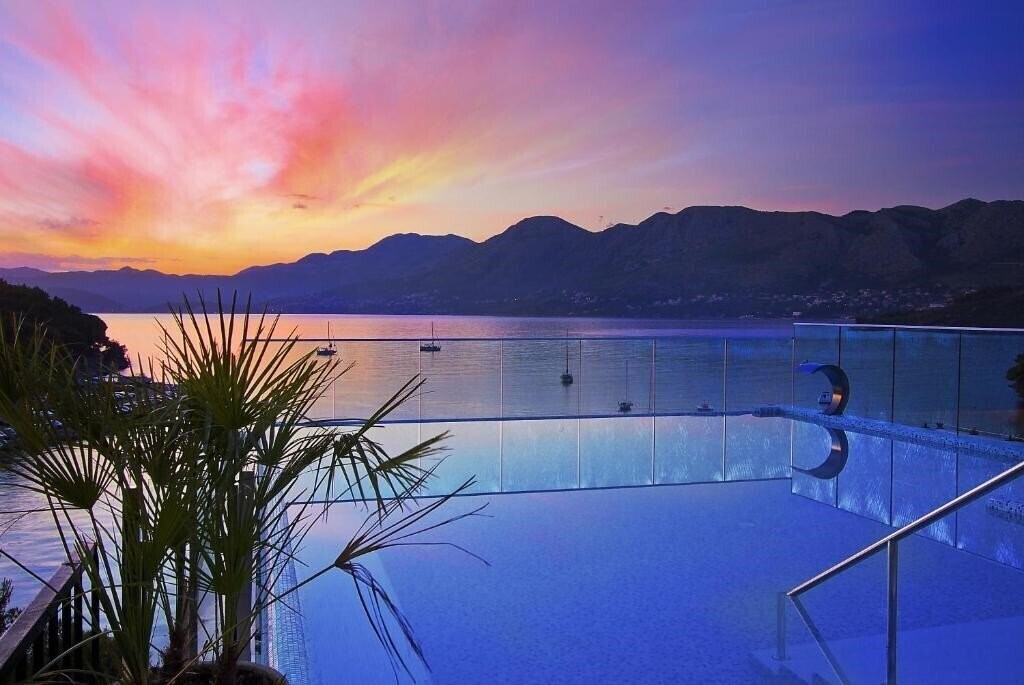 Отель Cavtat 4*