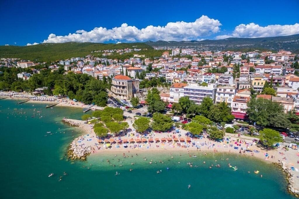 Отель Zagreb Crikvenica 2*