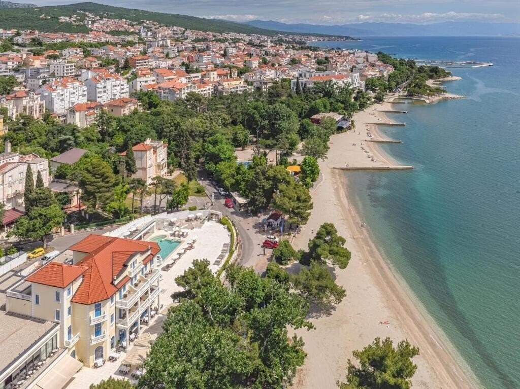 Отель Esplanade 3*