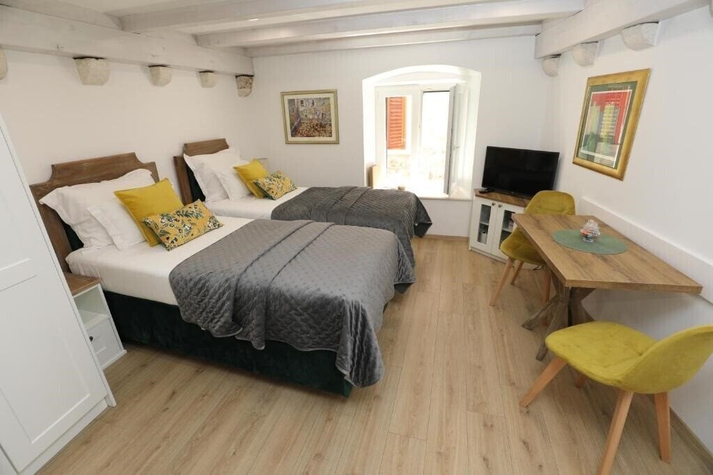 Отель Solis Rooms Old Town 3*