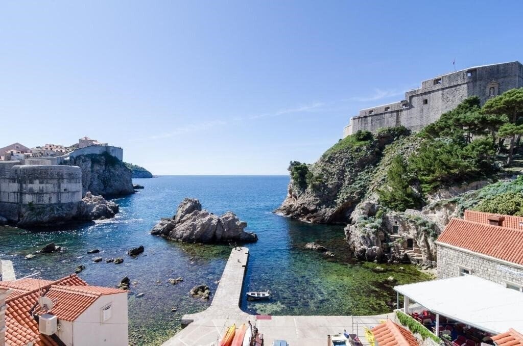 Готель Eddie's Sea View Rooms Old Town 3*