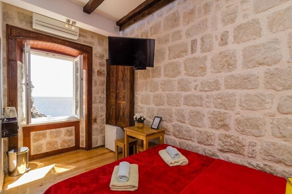 Фотографія Eddie's Sea View Rooms Old Town 3*