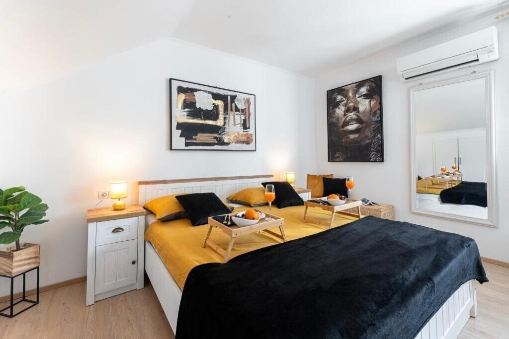 Готель Apartment Ira (Adults Only) 3*