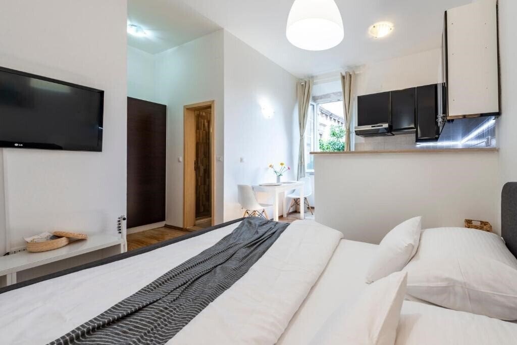 Картинка Rooms Eden Old Town 3*