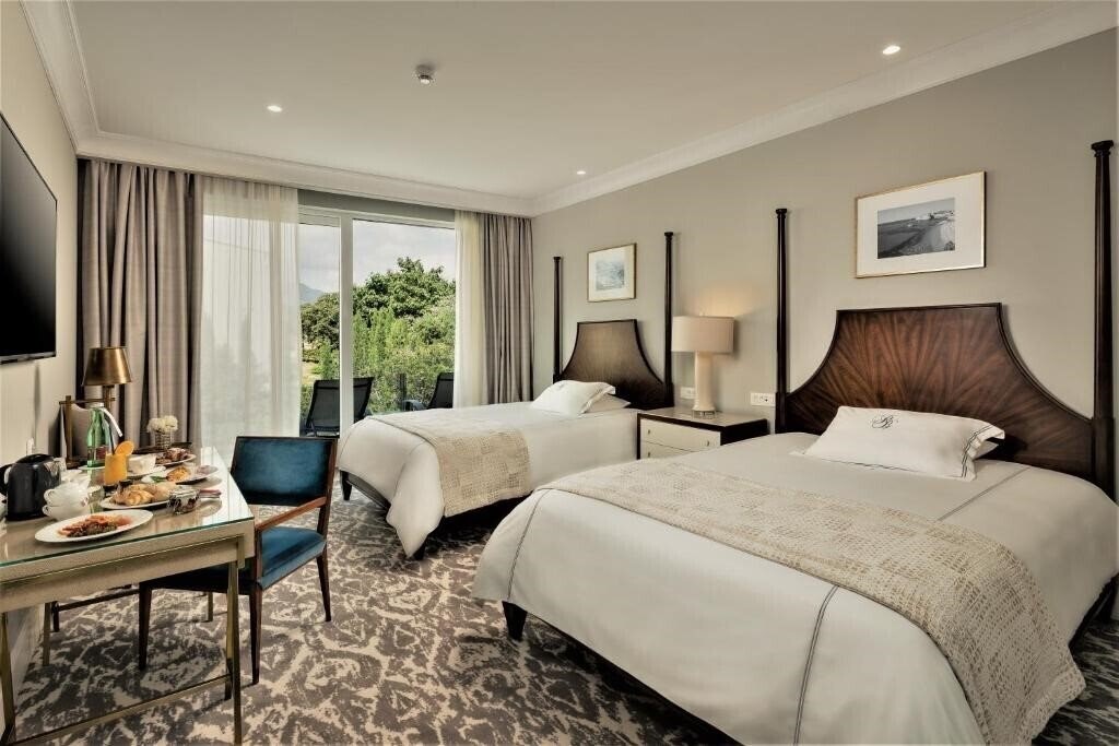 Фото Royal Blue Hotel 5*