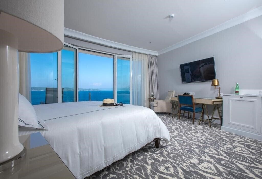 Картинка Royal Blue Hotel 5*