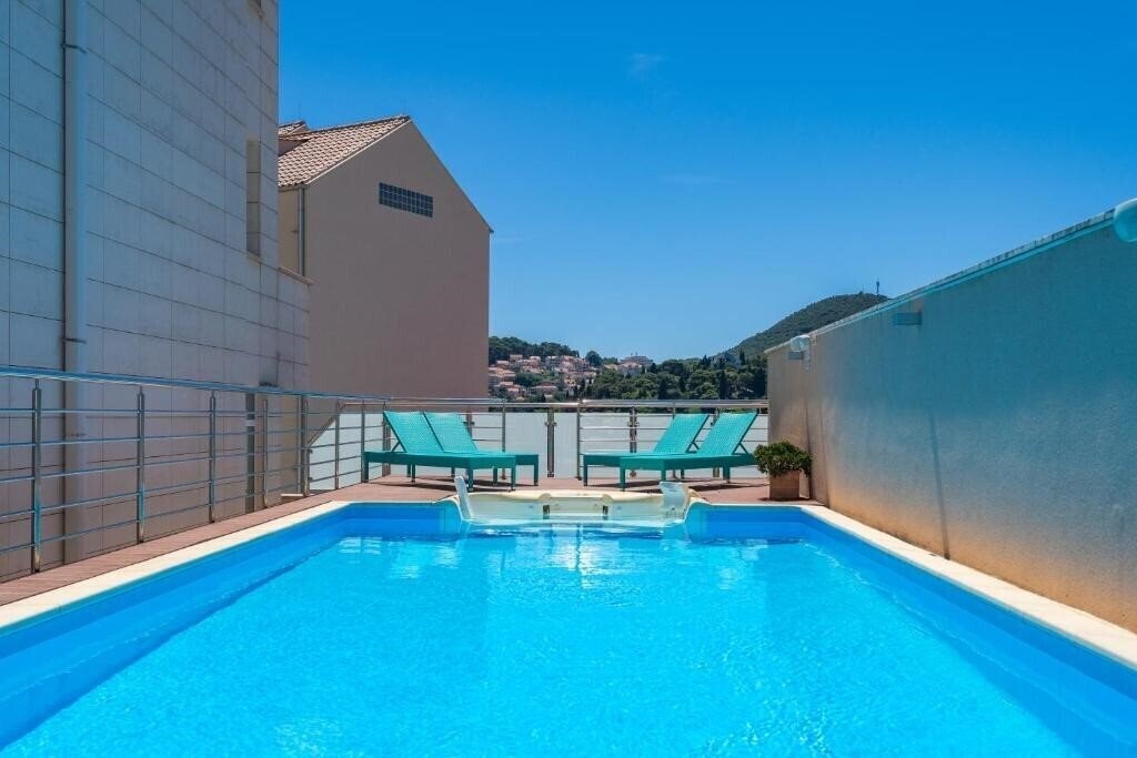 Готель Berkeley Hotel 3*