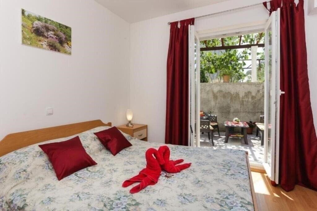 Готель Apartments Mira 3*
