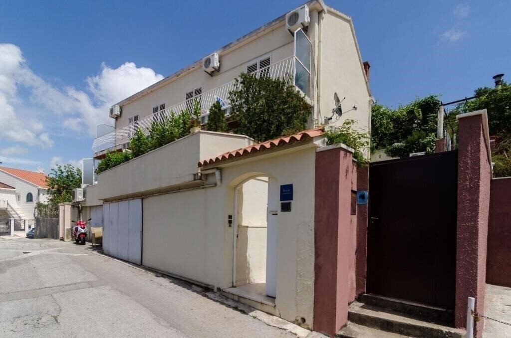 Готель Apartment Oli 3*