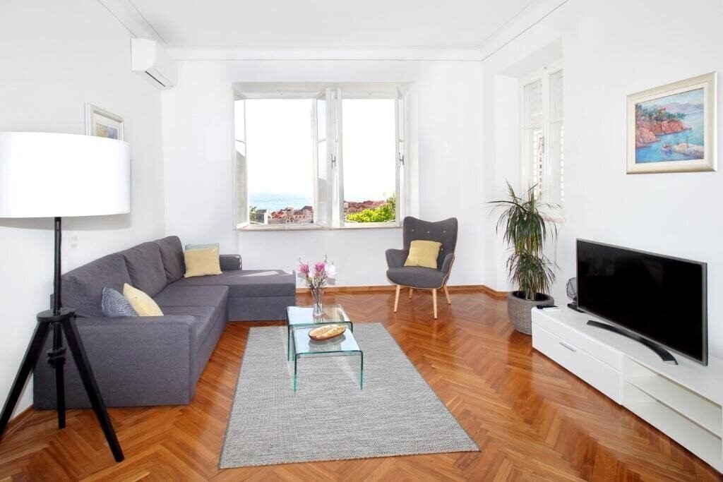 Картинка Apartment Figurin 3*