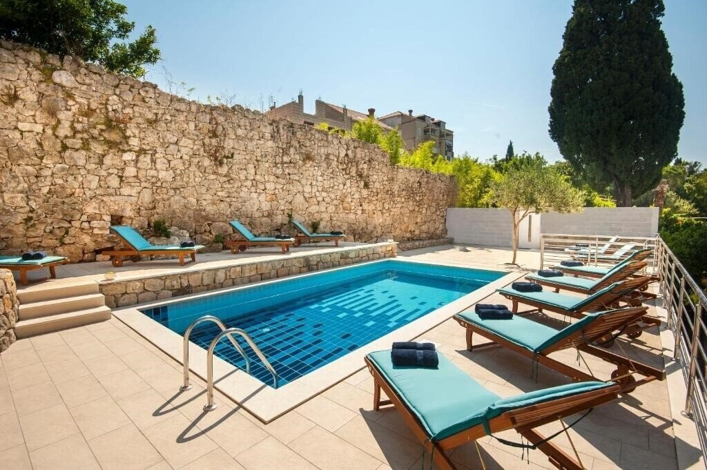 Фото California Apartments 4*
