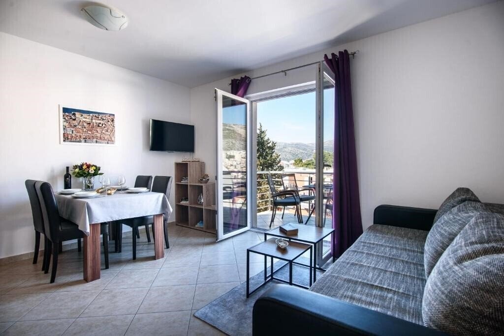 Фотографія California Apartments 4*