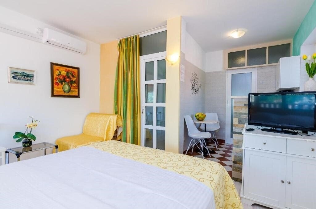Фотографія Guest House Avdic 3*