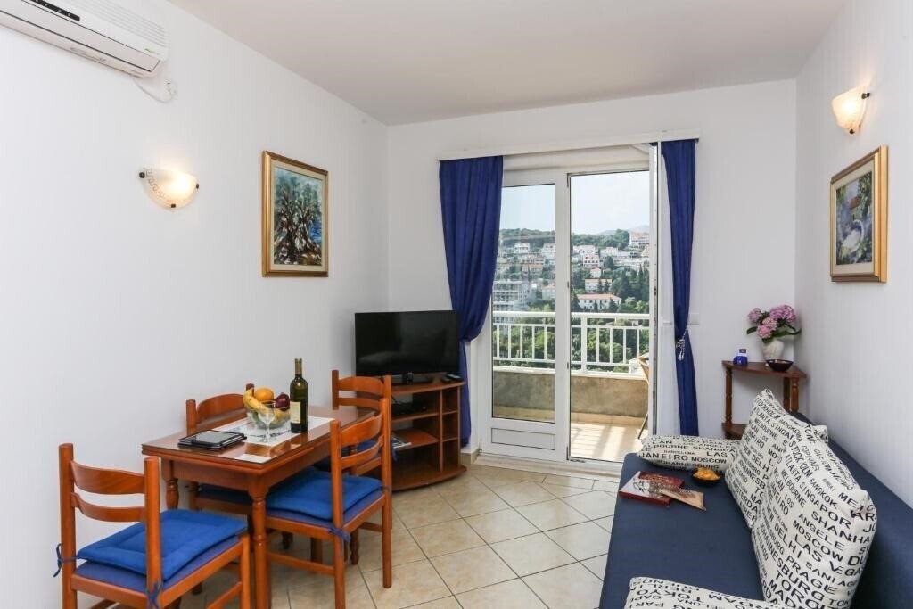 Фотографія K-Apartments 3*